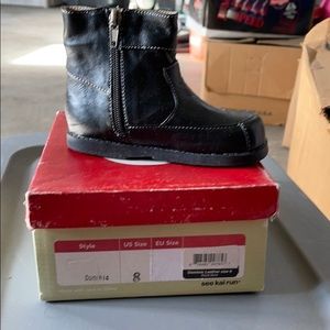 Black boots boys size 8